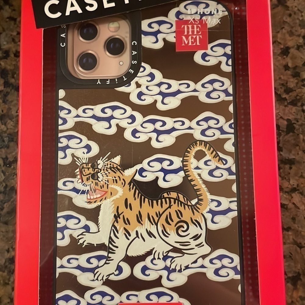 NWT Casetify The MET Art Museum Rank badge with tiger IPhone XS Max - Picture 6 of 7